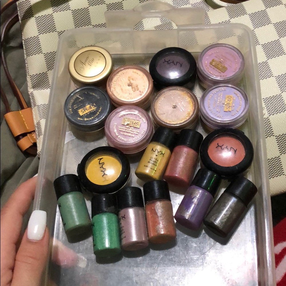 Makeup - Picture 3 of 4